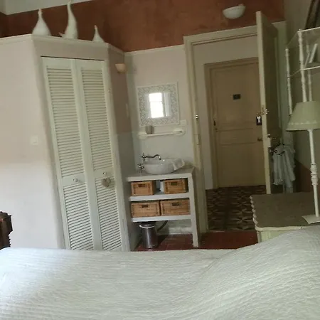 Le Patio Des Cigales Bed and breakfast
