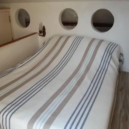 Le Patio Des Cigales Bed & Breakfast *