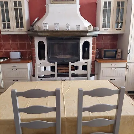 Le Patio Des Cigales לינה וארוחת בוקר
