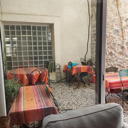 לינה וארוחת בוקר Le Patio Des Cigales