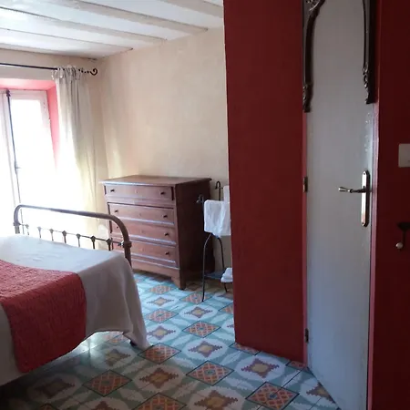 Le Patio Des Cigales Bed & Breakfast 3*