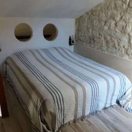 Le Patio Des Cigales Bed & Breakfast 3*