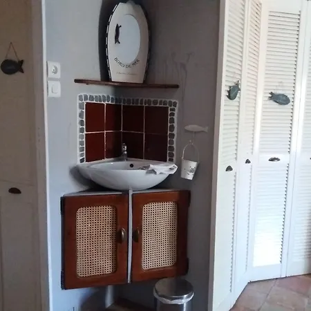 Le Patio Des Cigales Bed & Breakfast 3*