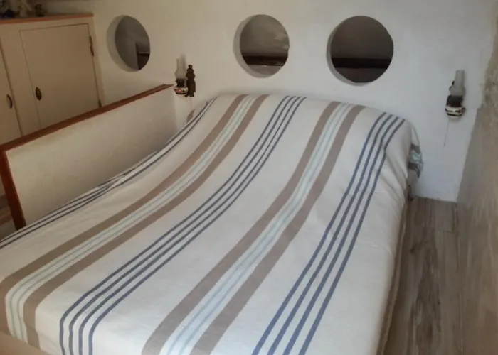 Le Patio Des Cigales Couette-café 3*