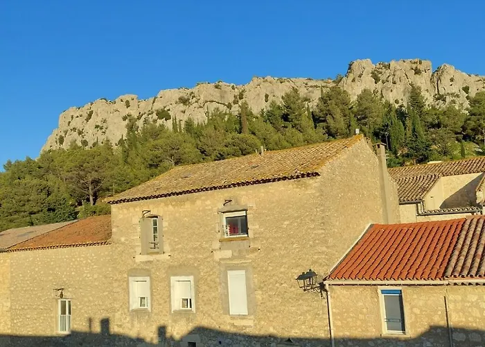 Le Patio Des Cigales Couette-café 3*