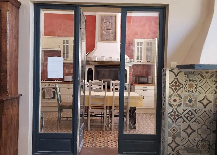 Le Patio Des Cigales Couette-café