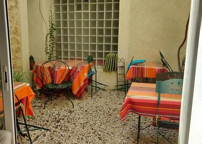 Le Patio Des Cigales Couette-café 3*