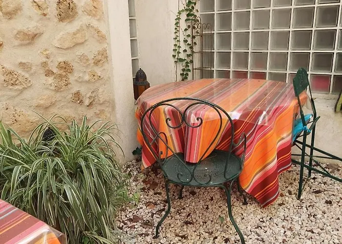 Le Patio Des Cigales Couette-café Roquefort-des-Corbières