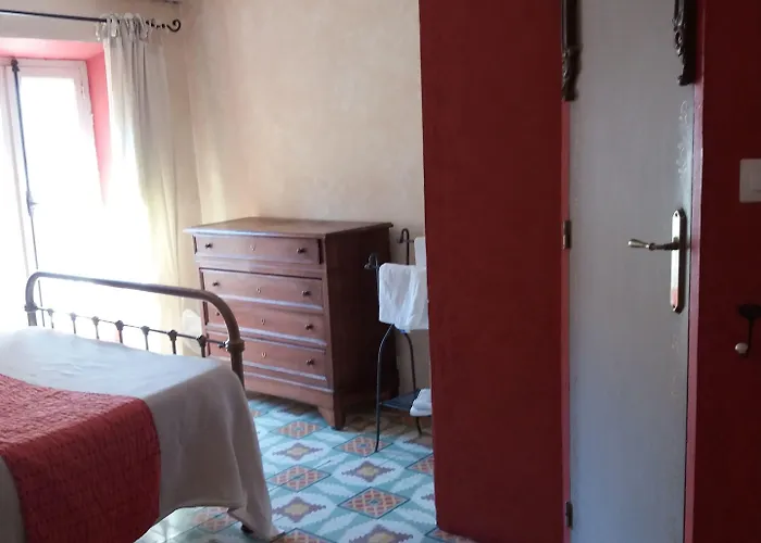 Le Patio Des Cigales Couette-café 3*
