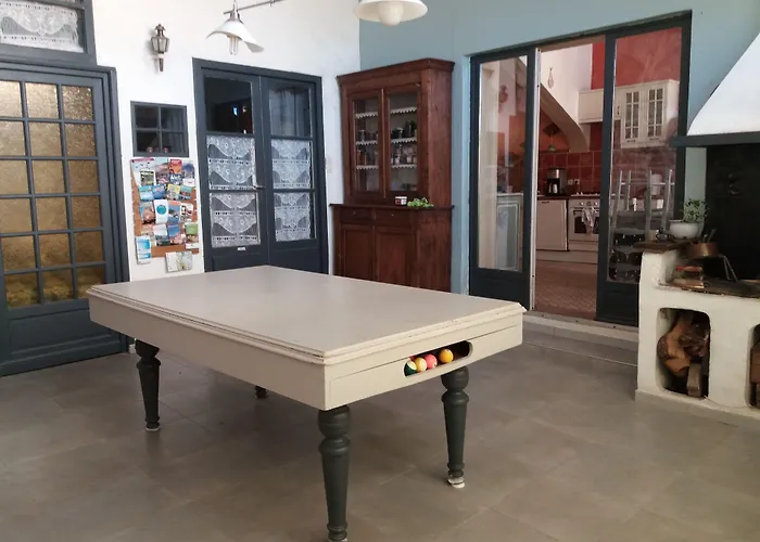 Le Patio Des Cigales Couette-café